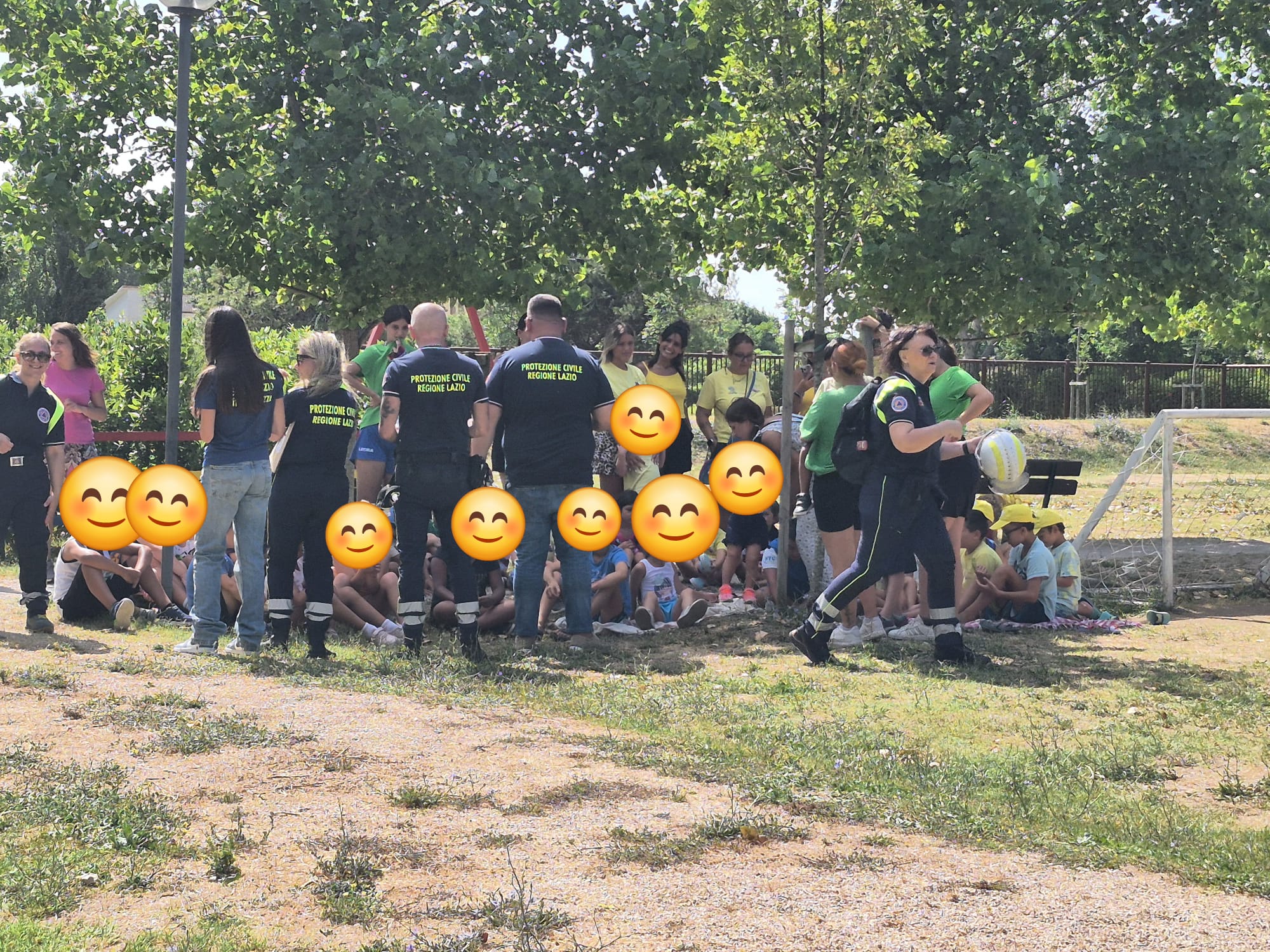 Attività educativa con bambini al parco